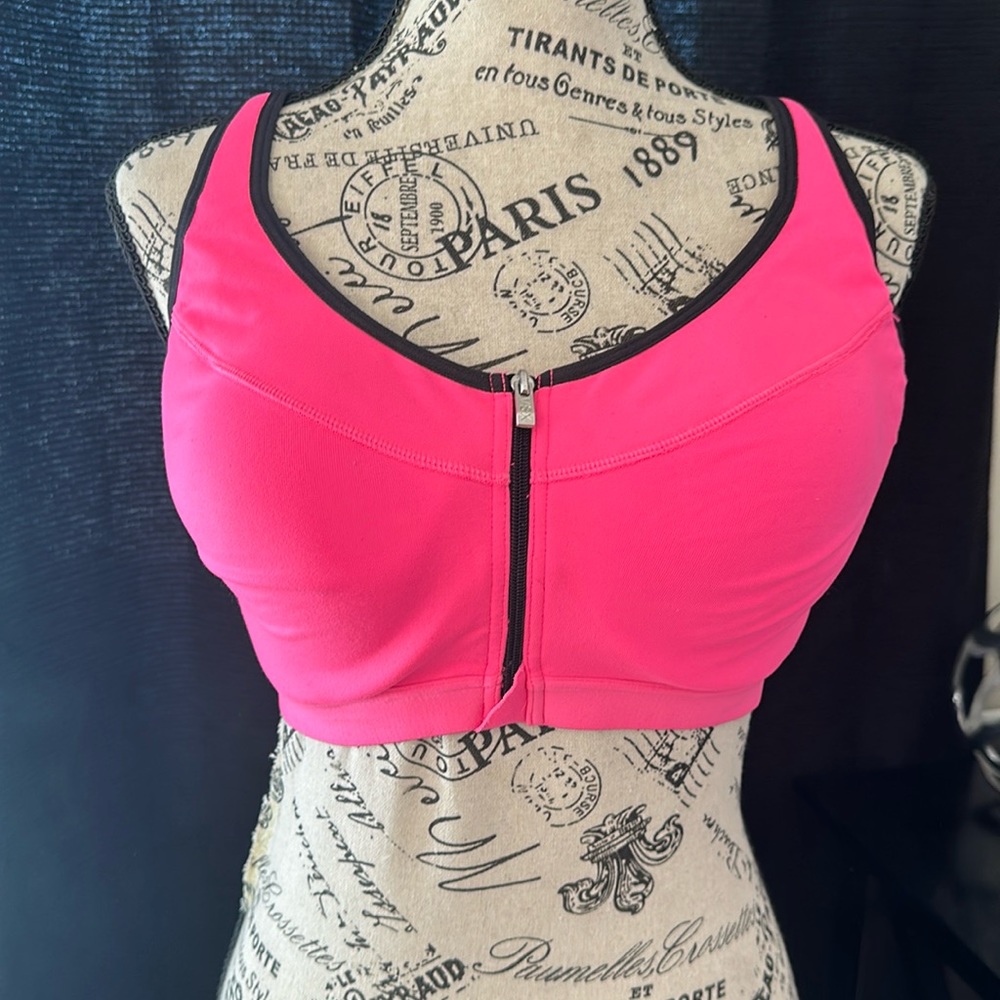 VSX Knock out front-close sports bra 38c